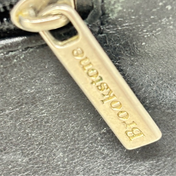 BROOKSTONE Men’s Black Leather Double Compartment Toiletry Dopp Bag 8” X 4” X 4” - Picture 3 of 9